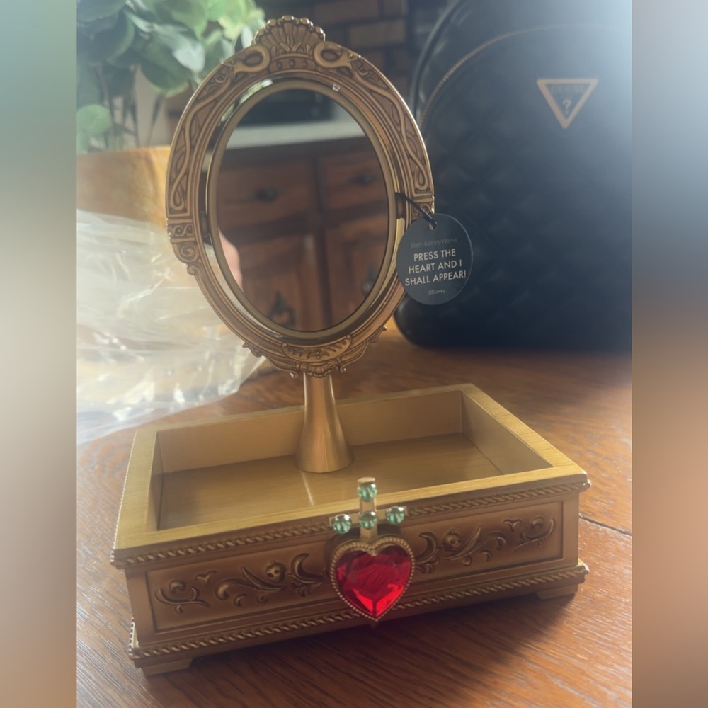 Bath & Body Works Evil Queen Light Up Mirror
